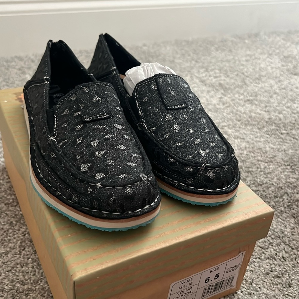 Very G slip on shoes